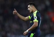 SOUTHAMPTON, ENGLAND - MAY 10: Alexis Sanchez of Arsenal gives the thumbs up during the Premier League match between Southampton and Arsenal at St Mary's Stadium on May 10, 2017 in Southampton, England.  (Photo by Ian Walton/Getty Images)